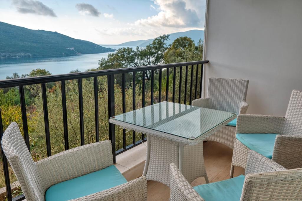 Image of Apartment - 2 Bedrooms - 2 Bathrooms for Sale in Herceg-Novi-Kumbor-Montenegro, Image 10